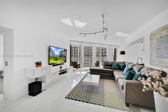 Building Photo - 16445 Collins Ave