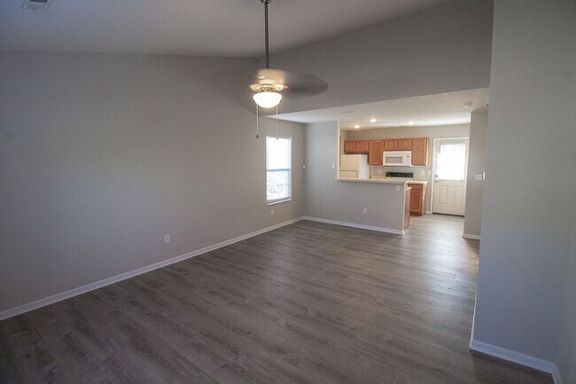 Building Photo - Affordable 3 Bedroom Duplex