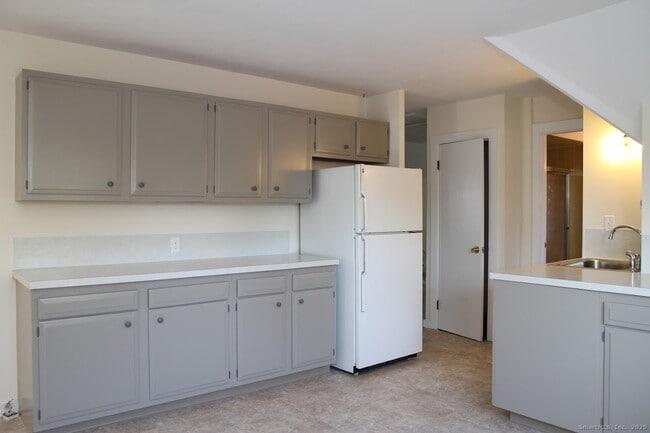 Building Photo - 38 Bradley Ave