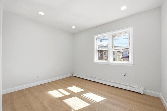 Building Photo - 139 W 51st St