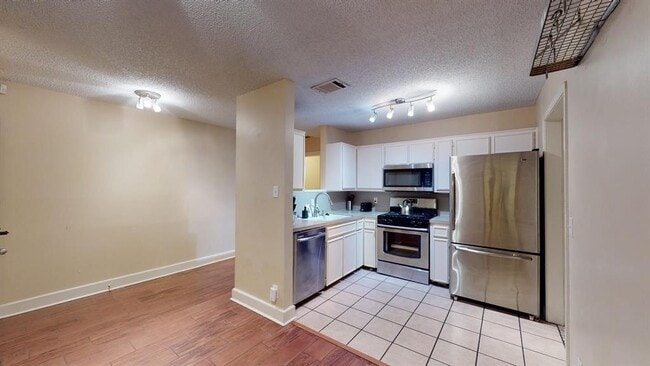 Foto del edificio - 9104 Quail Creek Dr