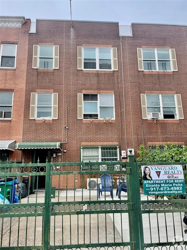 Building Photo - 448 E 141st St