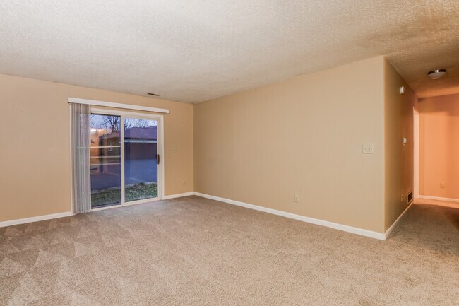 Building Photo - 2110 Historic Oaks Blvd