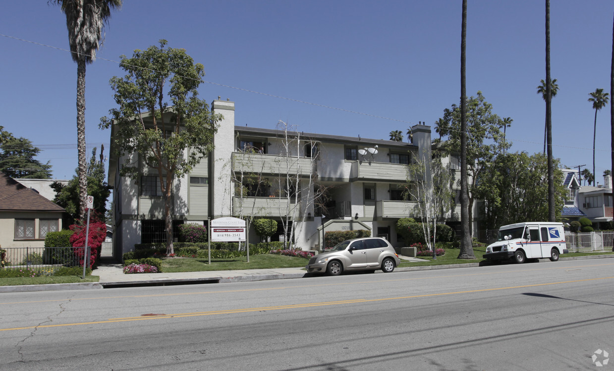 Building Photo - Premier Apartments