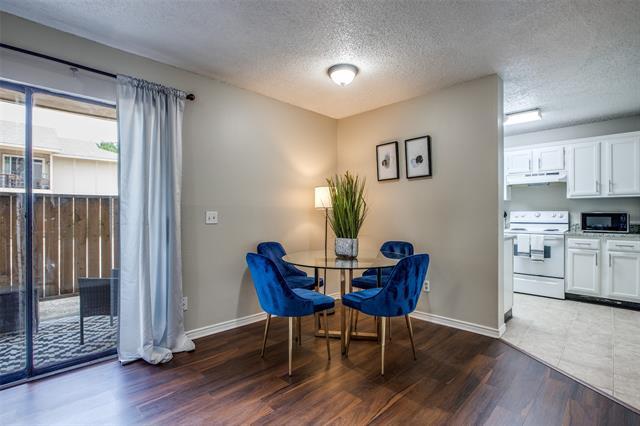 Foto del edificio - 8756 Carroll Cir