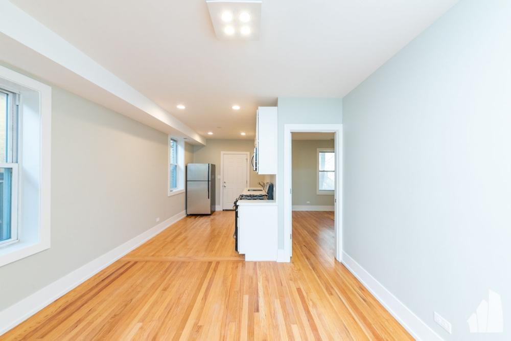 Foto principal - 2 bedroom in Chicago IL 60657