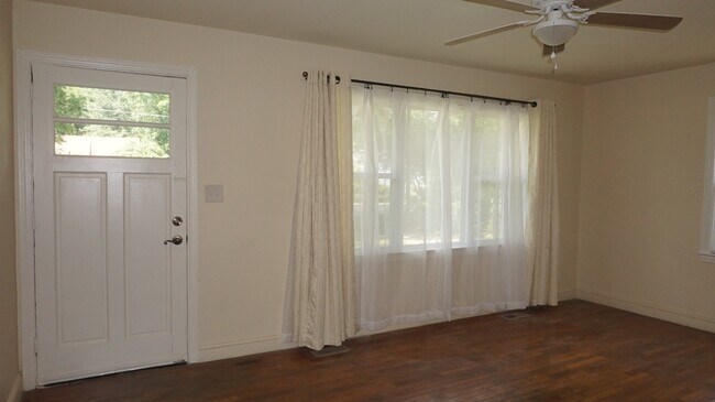 Building Photo - 5103 Catalpa Rd