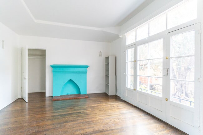 Foto del edificio - 559 N Alexandria Ave