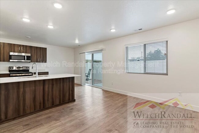 Foto del edificio - 1177 Shady Brook Ln S