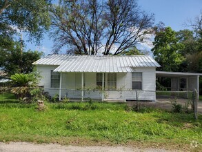 Building Photo - 3010 Tanglewood Ave