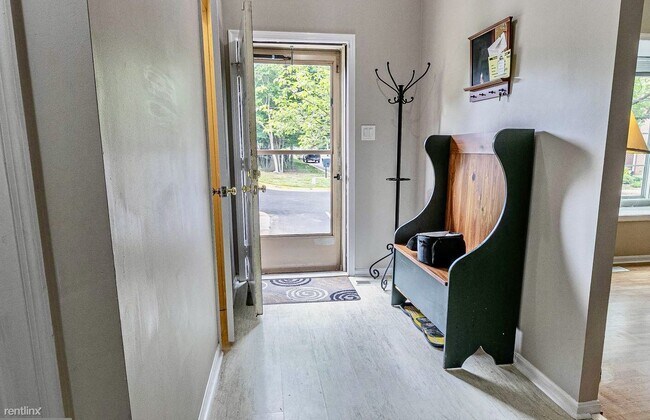 Foto del edificio - 4 br, 3.5 bath House - 4915 Carriagepark Rd