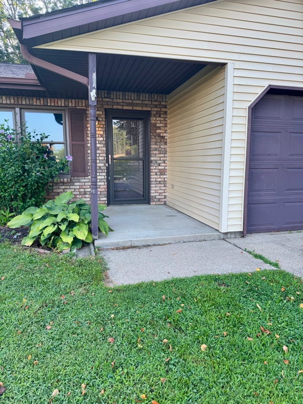 Building Photo - 403 S Park Square Dr