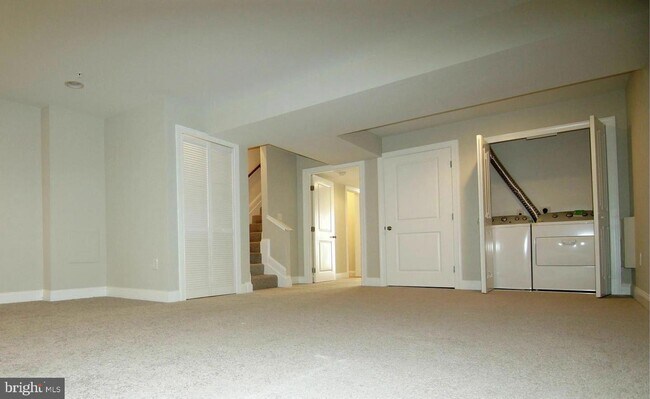Building Photo - 4944 Fitch Pl NE