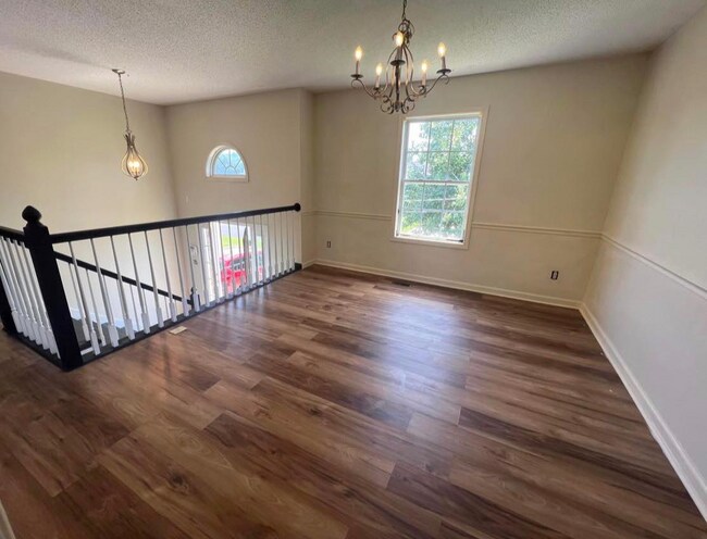 Building Photo - 987 Silty Dr