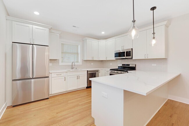 Foto del edificio - 3712 N Troy St