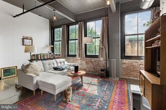 Building Photo - 1701 Tulip St