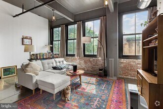 Building Photo - 1701 Tulip St