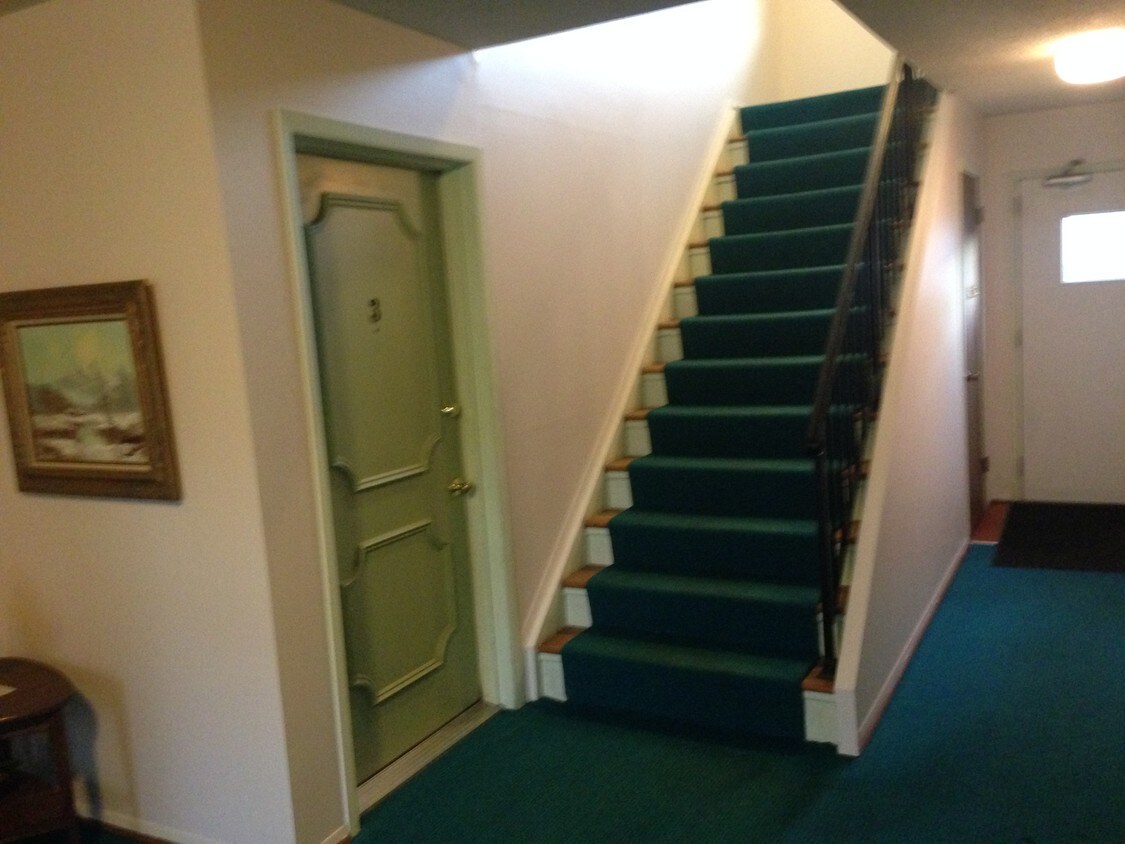 staircase - 33297 Kingslane Ct