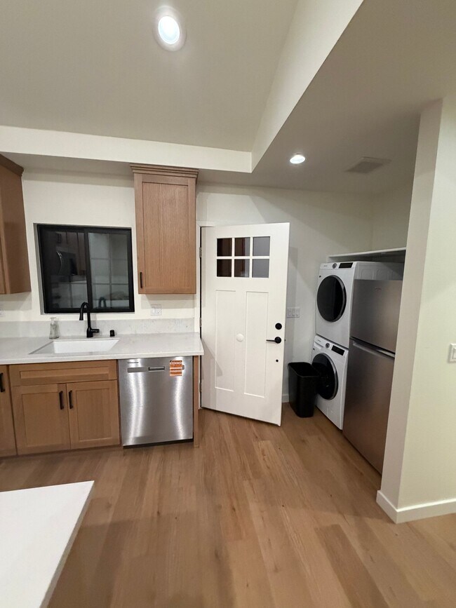 Foto del edificio - 5579 Brunswick Ave