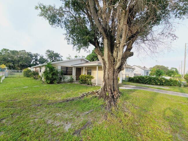 Foto del edificio - 4747 15th Ave S