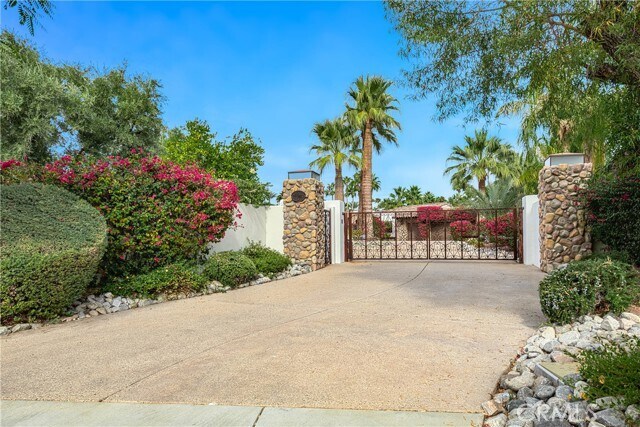 Building Photo - 1360 E Tachevah Dr