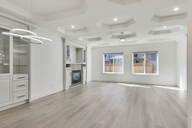 Photo du bâtiment - 7 Bed, 5.5 Bath House for Rent in Surrey!