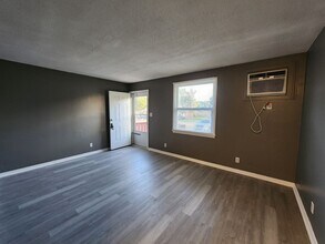 Building Photo - 108 Tandy Dr