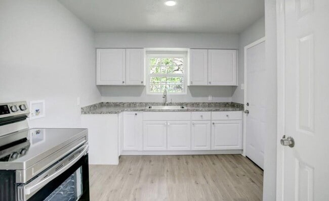 Building Photo - 5123 Peachtree St