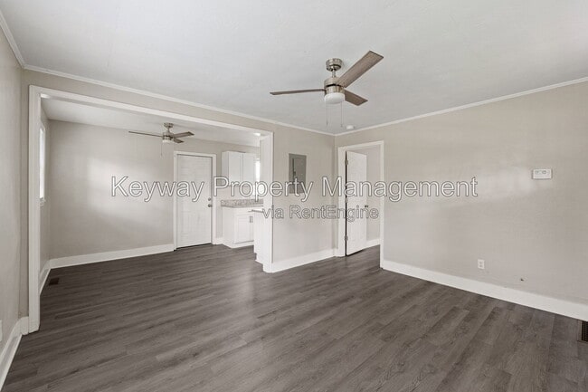 Building Photo - 304 Crystal Lake Dr