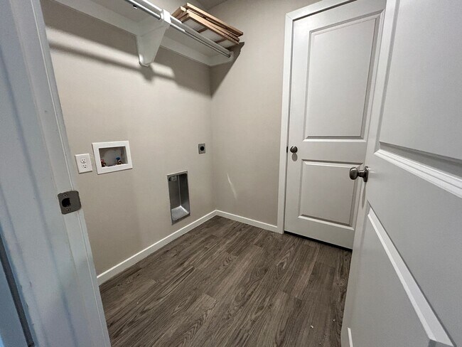 Foto del edificio - 3 bed 2 bath