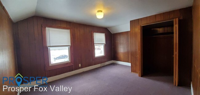 Building Photo - 312 N Oneida St