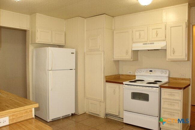 Building Photo - 1301 Anna Lee Dr