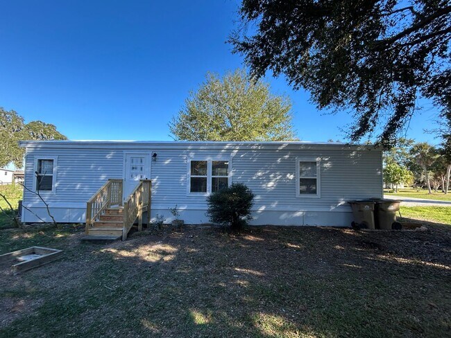 Building Photo - 3 bedroom, 2 bath