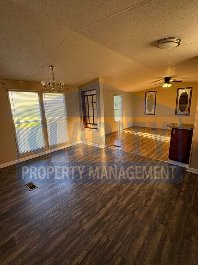 Building Photo - Single-level two bedroom in Old Fort