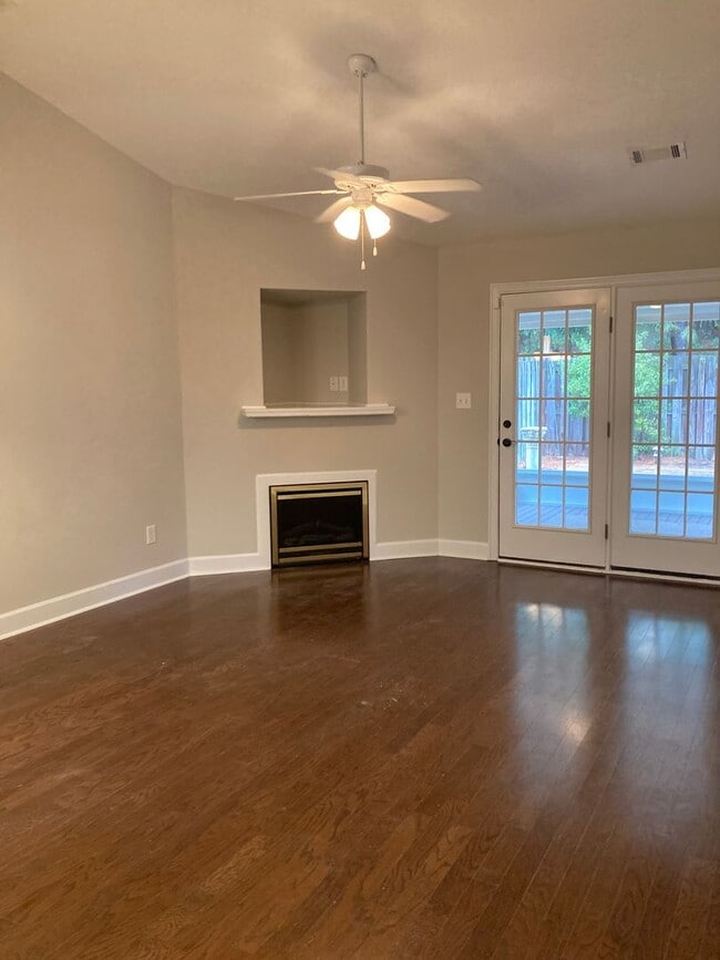 Foto del edificio - 3 Bed/3 Bath Townhome with Screened in Por...