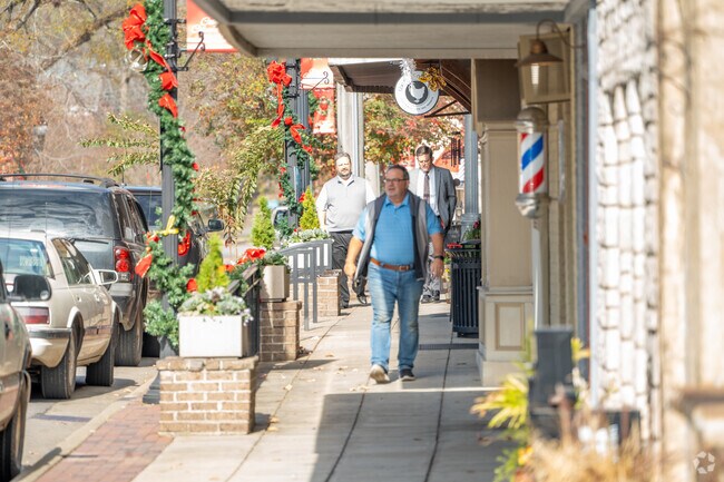 The quiet streets of Columbiana are filled with friendly locals.