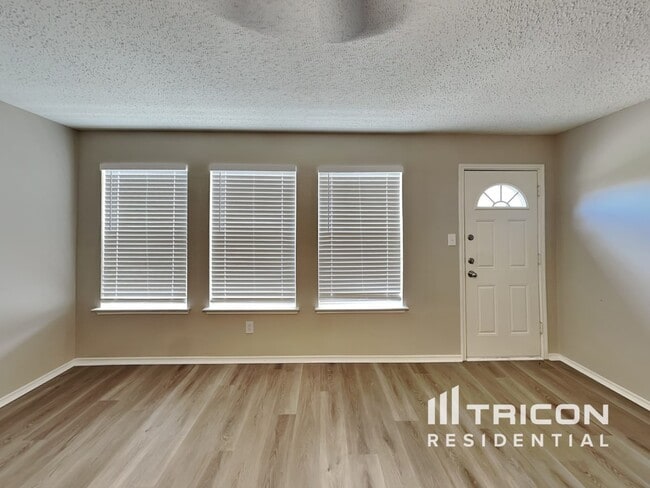 Building Photo - 2728 Monticello Ln