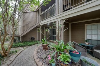 Building Photo - 1860 White Oak Dr