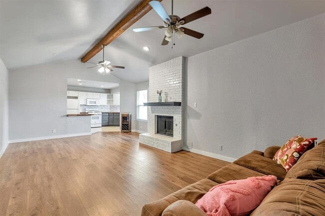 Foto del edificio - 1308 Troy Ln