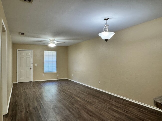 Foto del edificio - 16011 Echo Glen Dr