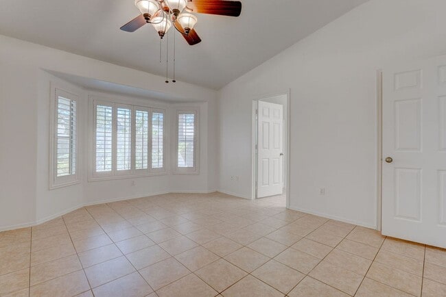 Foto del edificio - Beautiful 2 Bedroom Home Backing to Greenbelt
