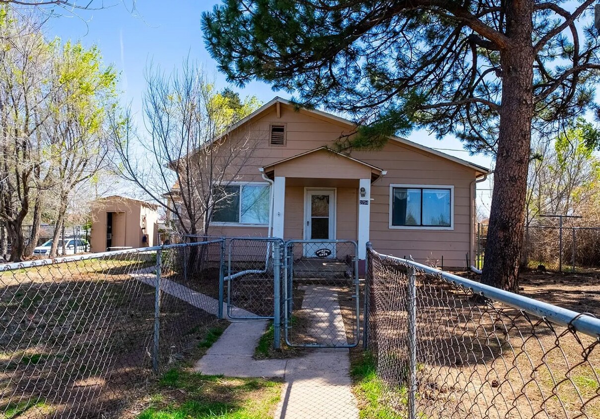 Foto principal - 3754 S Delaware St