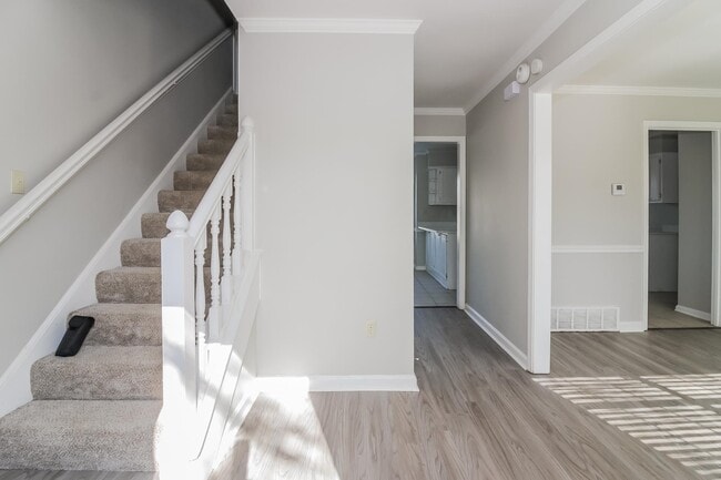 Building Photo - 7172 Market Square Dr