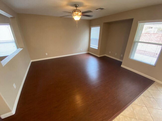 Foto del edificio - Wonderful 4 bed/2.5 bath home located in Summerlin