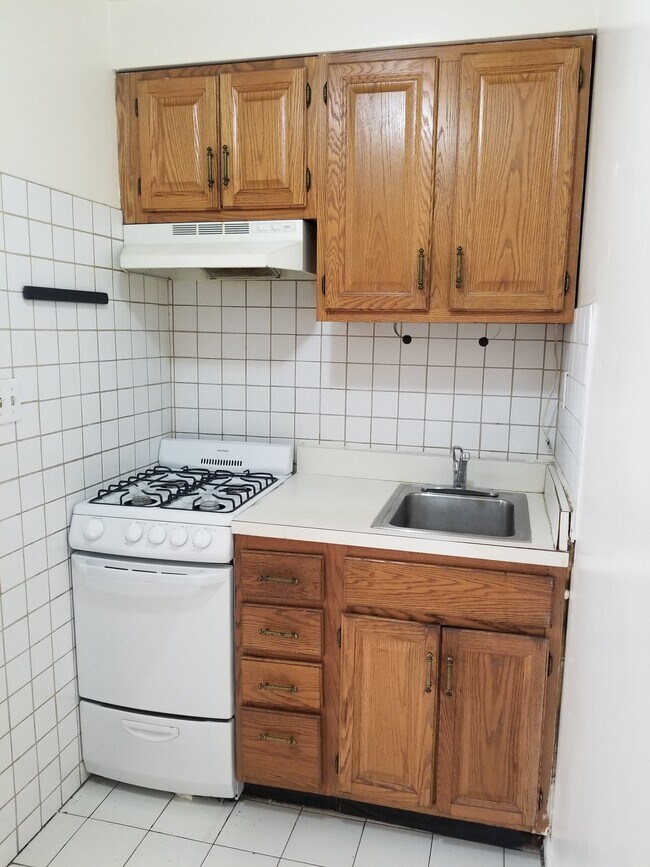 Kitchen - 143 W 74th St