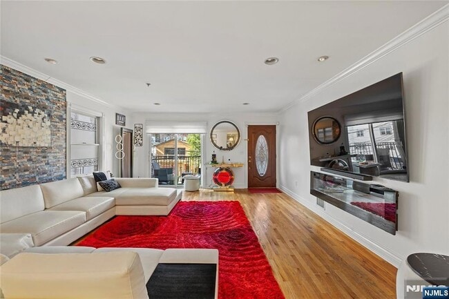 Photo - 16 68th St House