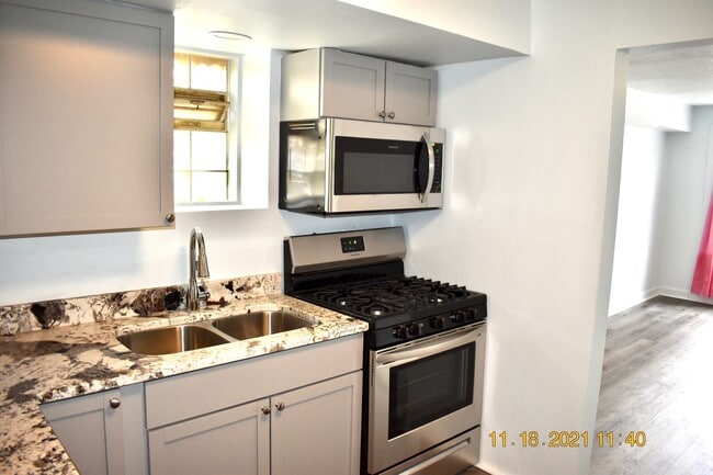 Building Photo - 11419 S Throop St