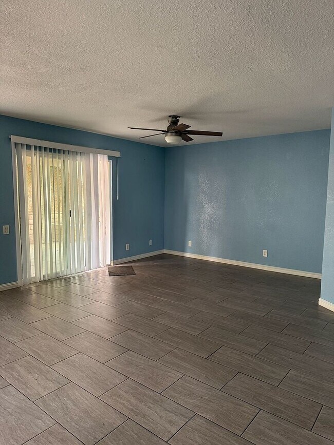 Foto del edificio - 5543 N Magnolia Dr