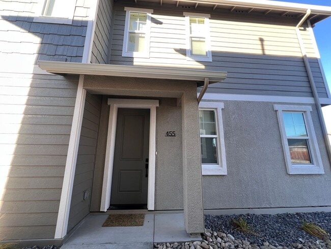 Foto del edificio - Beautiful! 3/2.5/2 Townhome in Gardnerville