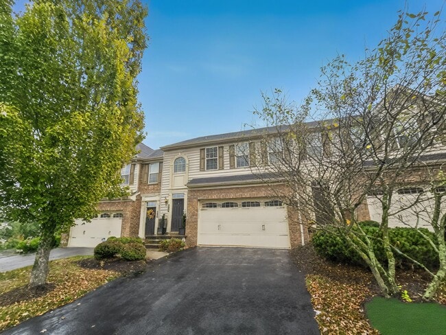 Building Photo - 813 Fairgate Dr